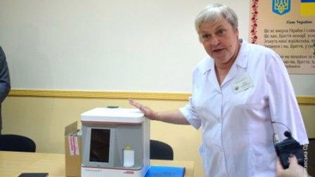 Полтавській обласній дитячій лікарні вручили новий гематологічний аналізатор