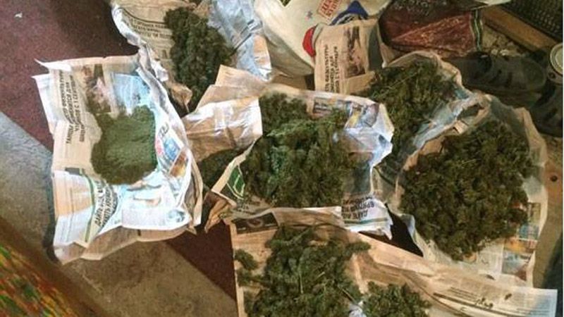 Поліцейські Кременчуцького району вилучили з незаконного обігу зброю та більше кілограма наркотиків