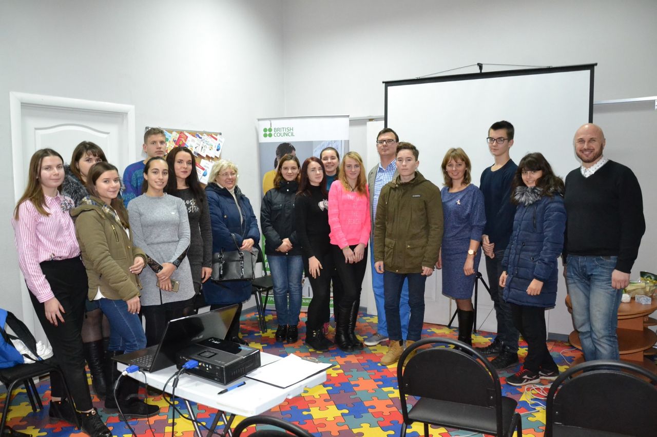Громадські активісти у Лубнах розповідають про можливості для молоді 
