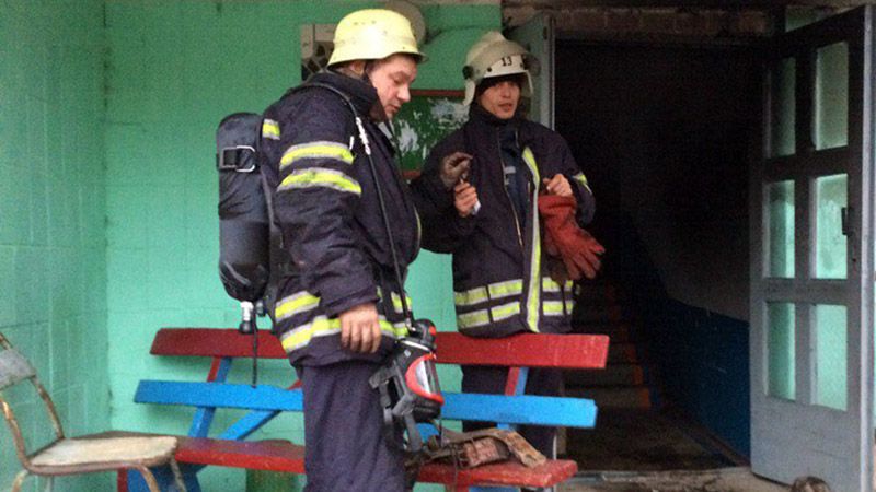 У Карлівці під час гасіння пожежі евакуювали 30 чоловік