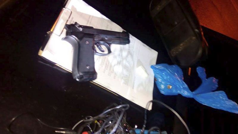 Поліцейські зупинили автомобіль у якому знайшли зброю та наркотики