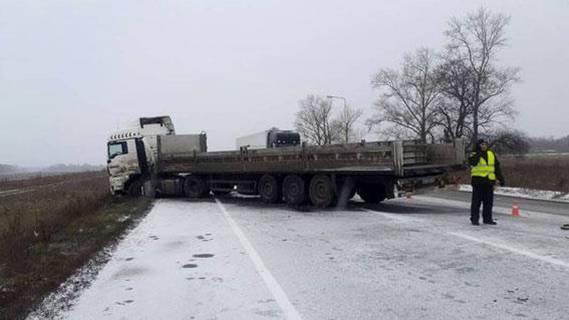 На Полтавщині зіткнулася вантажівка з мікроавтобусом — 1 людина загинула