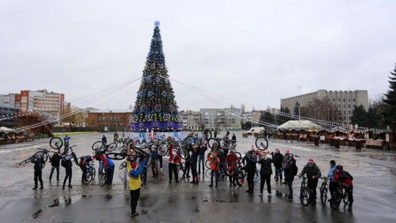 Напередодні Нового Року у Кременчуці провели костюмований велопробіг