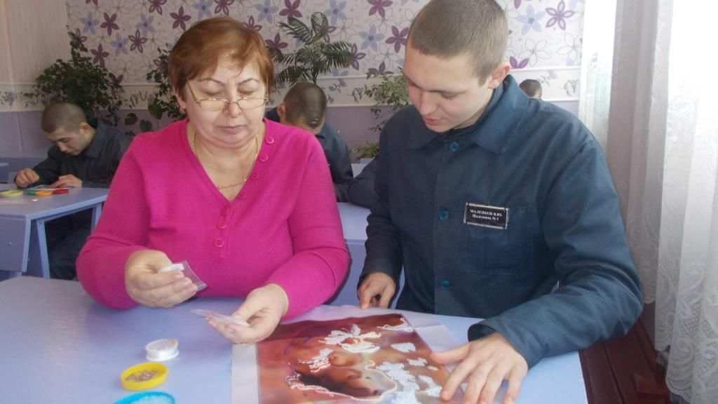 В школі Кременчуцької виховної колонії юнаки опановують нові навички у вишиванні