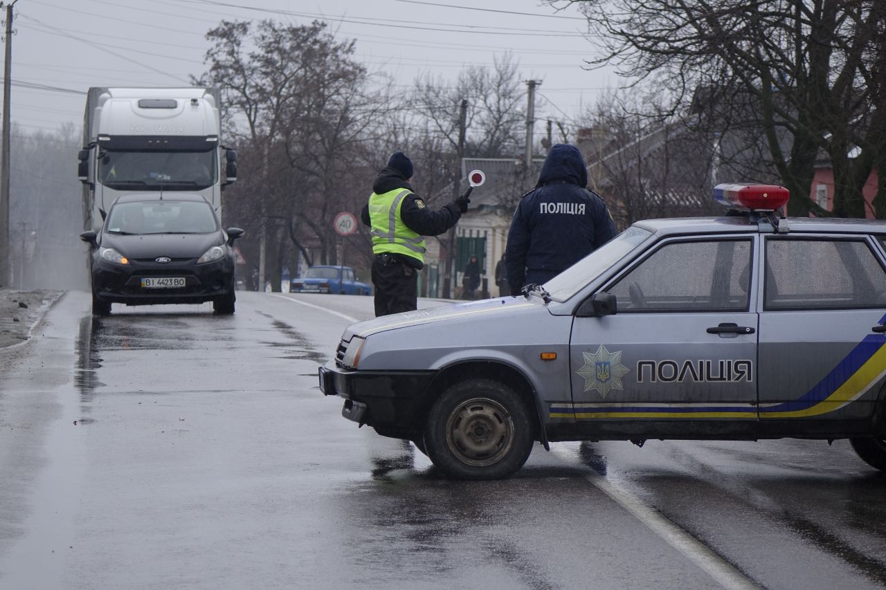 Поліцейські обмежили рух по вулиці Покровській