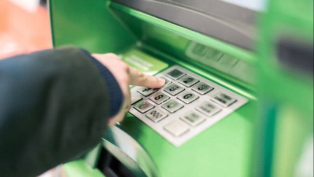 У Миргороді 30-річний чоловік «обчистив» банківську картку знайомої