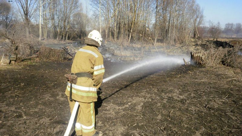 За добу рятувальники ліквідували 13 пожеж на відкритій території