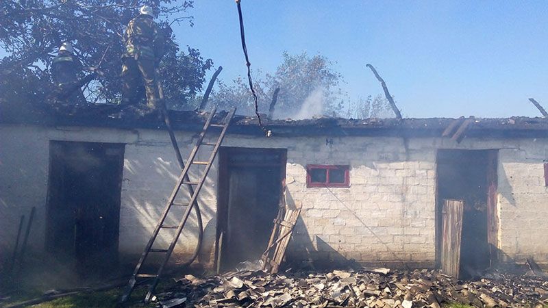 У Решетилівському районі рятувальники ліквідували пожежу в приватному господарстві