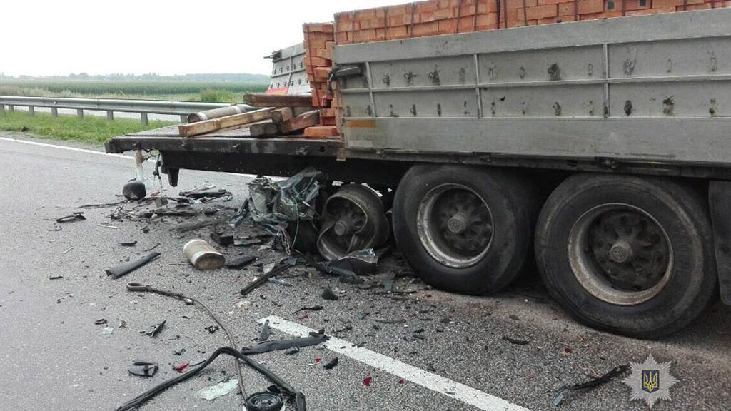 Упродовж доби на дорогах Полтавщини у ДТП 2 людини загинули та троє – травмовано