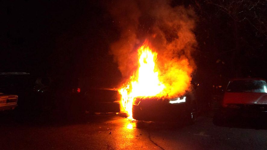 За одну ніч у Полтаві згоріли 2 автомобілі