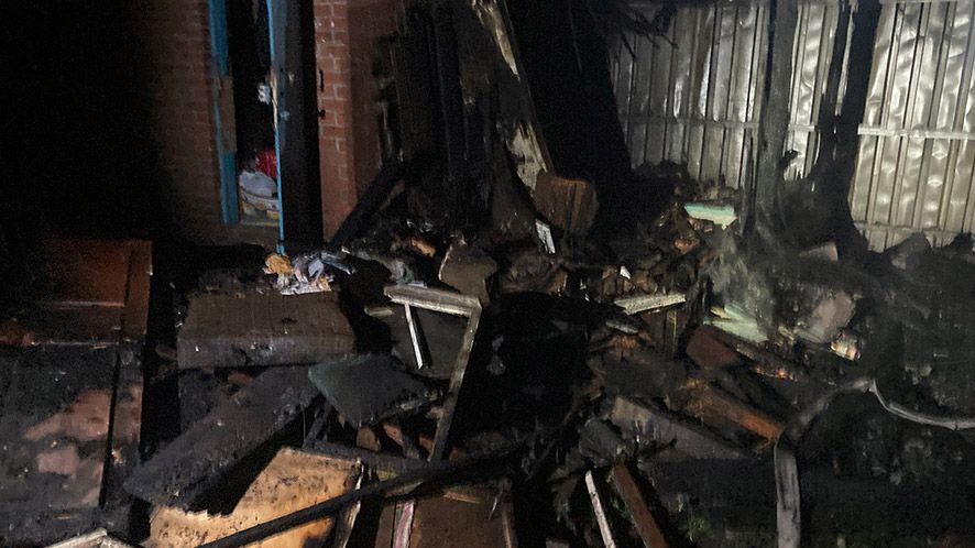 У Полтаві рятувальники більше години гасили пожежу в госпбудівлі