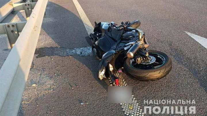 На трасі Київ-Харків загинув мотоцикліст