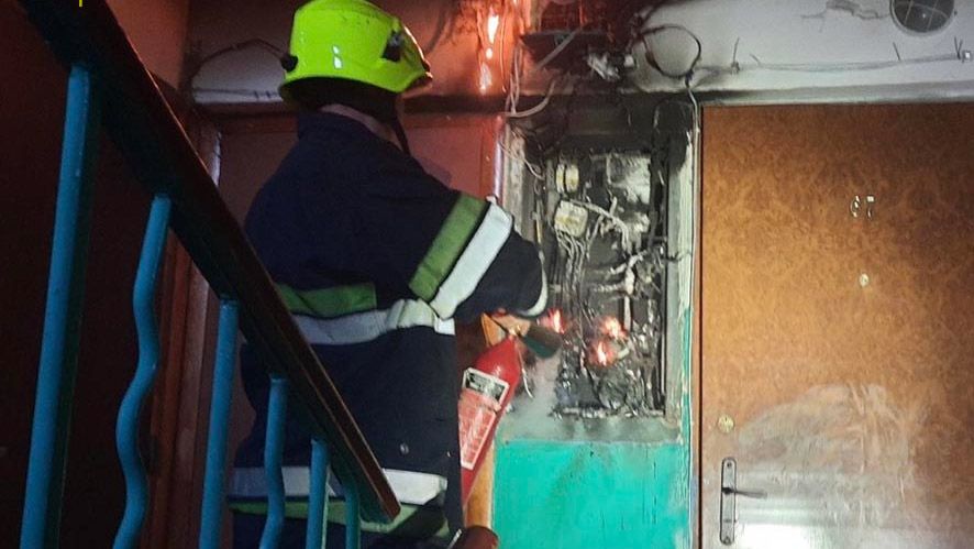 Кременчуцькі рятувальники загасили пожежу у 5-поверхівці