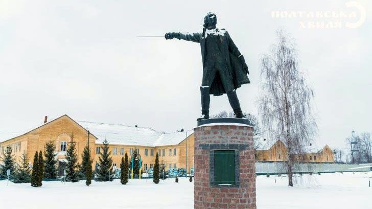 У Полтаві демонтували пам’ятник Суворову