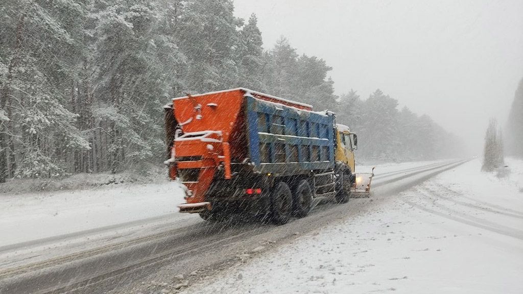 130 одиниць снігоприбиральної техніки та 200 дорожників працюють на автошляхах Полтавщини