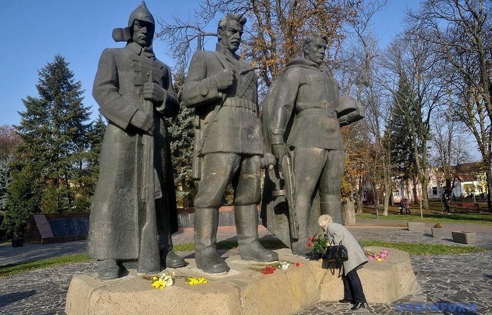 88 могил борцям за «совєти» хочуть вилучити з переліку культурної спадщини
