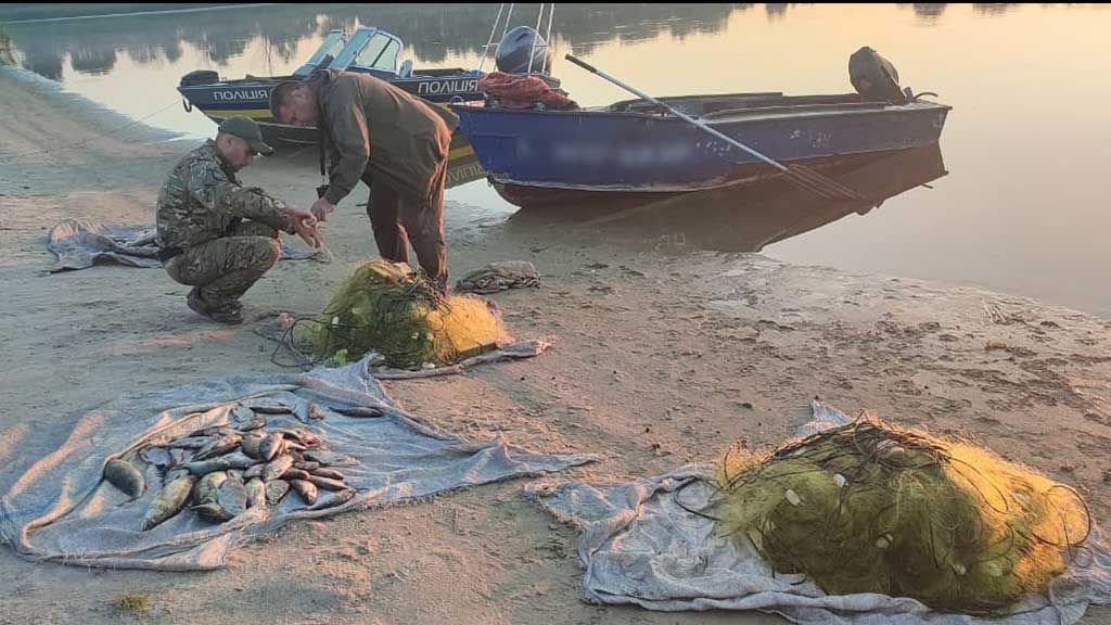 Поліцейські Полтавщини викрили двох браконьєрів на воді
