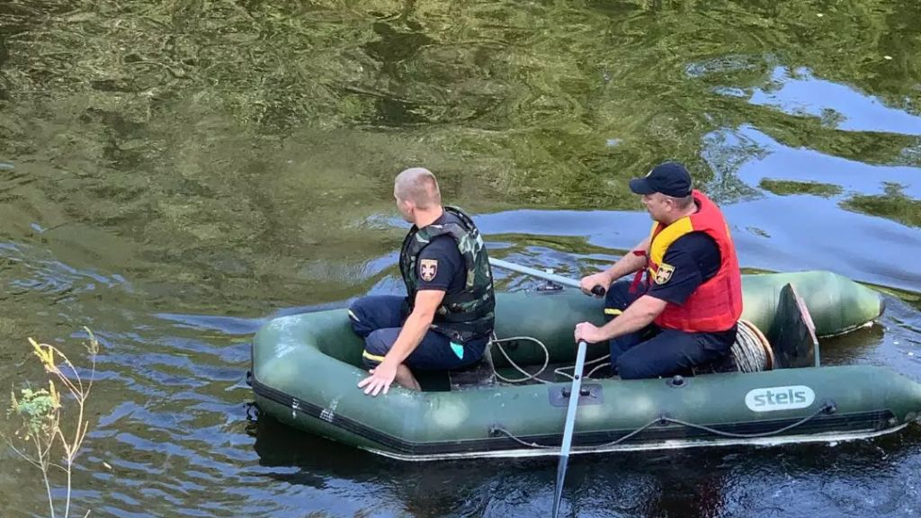 Рятувальники дістали з води тіло чоловіка