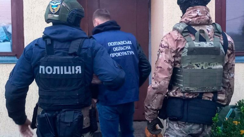 Поліція Полтавщини повідомила про підозру членам банди, які «вибивали» гроші із полтавця