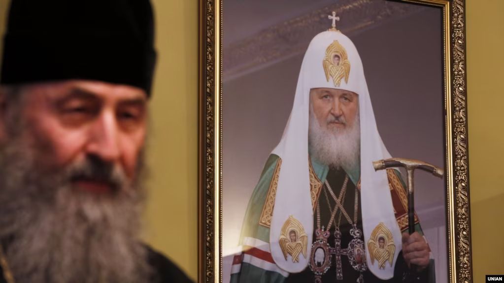 Скільки церков залишаються під московським патріархом