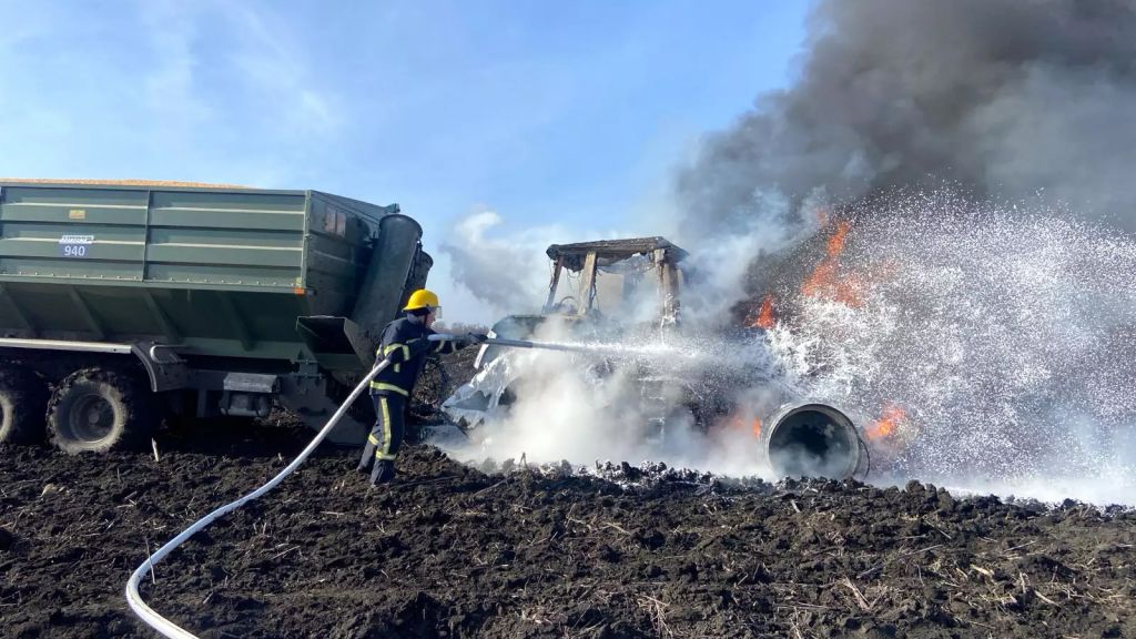 У Полтавському районі в полі загорівся трактор