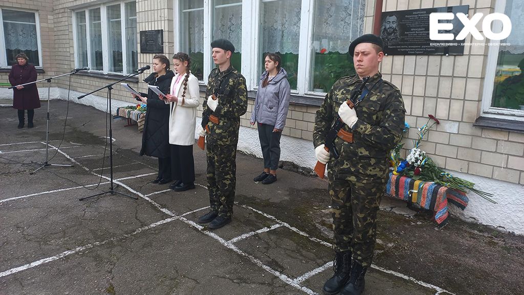 У Іванівці відкрили меморіальну дошку військовим