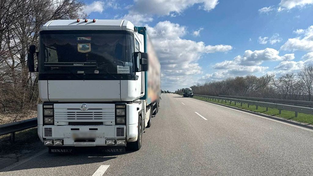 На Полтавщині легковик зіткнувся з вантажівкою – одна людина загинула