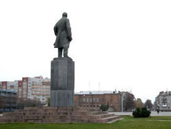 Ющенко недоумивает почему в Кременчуге до сих пор стоит памятник Ленину