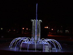 ФОТО - В зимней Полтаве заработали фонтаны