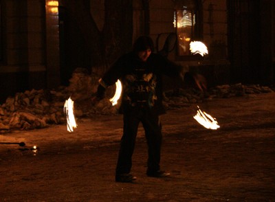 На Полтавском «Монмартре» жонглируют огнем