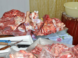 На ринку у Полтаві міліціонери вилучили м'ясо невідомого походження