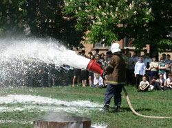 ВІДЕО - Пожежники тренувалися і навчали школярів 