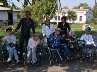 Десять інвалідних візків для Ліщинівського будинку-інтернату
