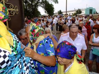 На освячення храму у Козубах прийшли сотні людей
