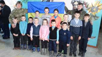 Діти у Соколовій Балці одягли каски та бронежилети