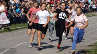 У Нових Санжарах сотня учнів пробігли олімпійський забіг