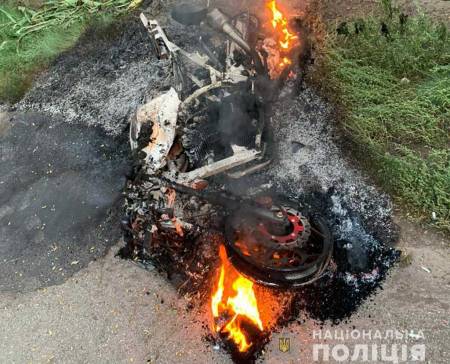 У Кременчуцькому районі зіткнулися два мотоцикли: один із них згорів