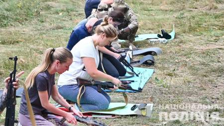 На Полтавщині військові навчають населення стрільбі зі зброї
