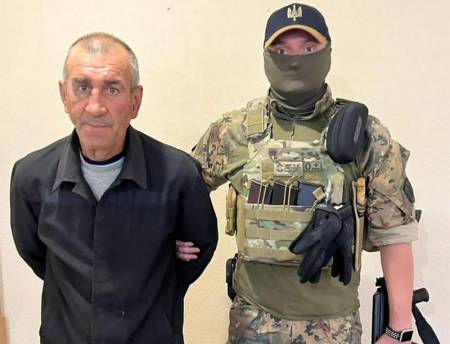 На Харківщині СБУ затримала колаборанта, який допомагав ворогу грабувати своїх односельців