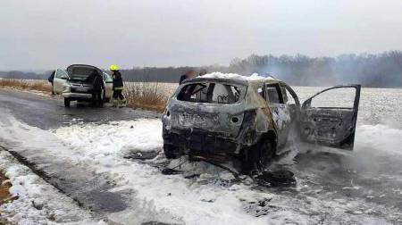 У Полтавському районі внаслідок ДТК згорів автомобіль