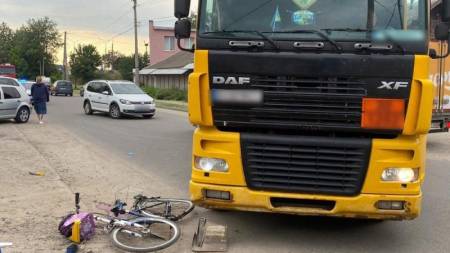 У Миргороді велосипедистка потрапила під колеса вантажівки