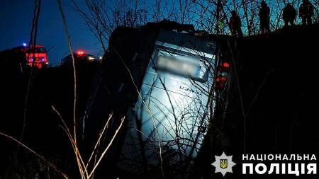 На Полтавщині мікроавтобус злетів у кювет – одна людина загинула, троє травмовано
