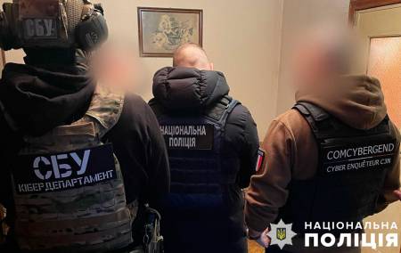 Поліція припинила діяльність транснаціонального хакерського угруповання в Україні