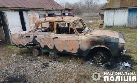 У Кременчуцькому районі підпалили два автомобілі – поліція веде розслідування