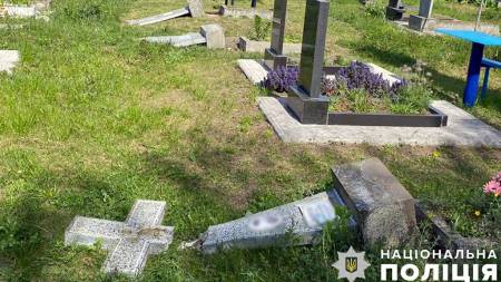 У Миргородському районі викрили вандалів, які псували надгробки на цвинтарі – ними виявилися... діти
