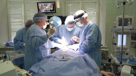 У Полтаві вперше провели складну операцію за допомогою ендоскопічно-артроскопічної стійки