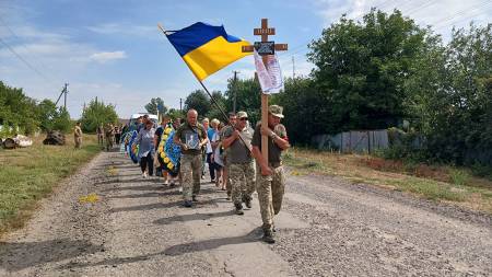 Котелевська громада попрощалася зі своїм захисником Артемом Горщорук