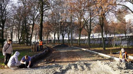 У Корпусному парку Полтави розпочали ремонт внутрішнього кола для створення безбар’єрного простору