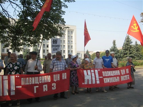Комуністи пікетували Полтавську ОДА, вимагаючи не підвищувати ціни