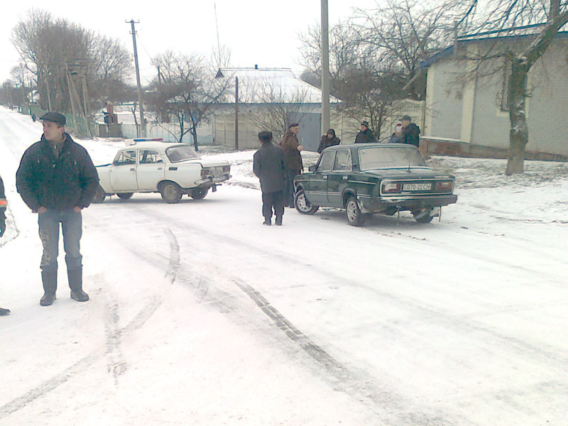 Перший сніг приніс перші аварії на дорогах